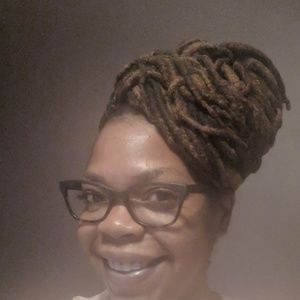 Meet your Posher, Dena